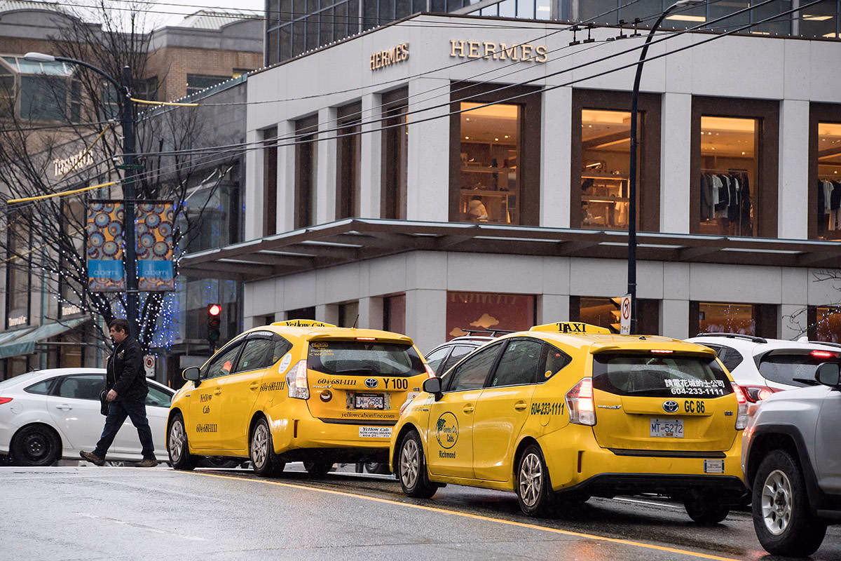 Why should I choose Gold Star taxi services?