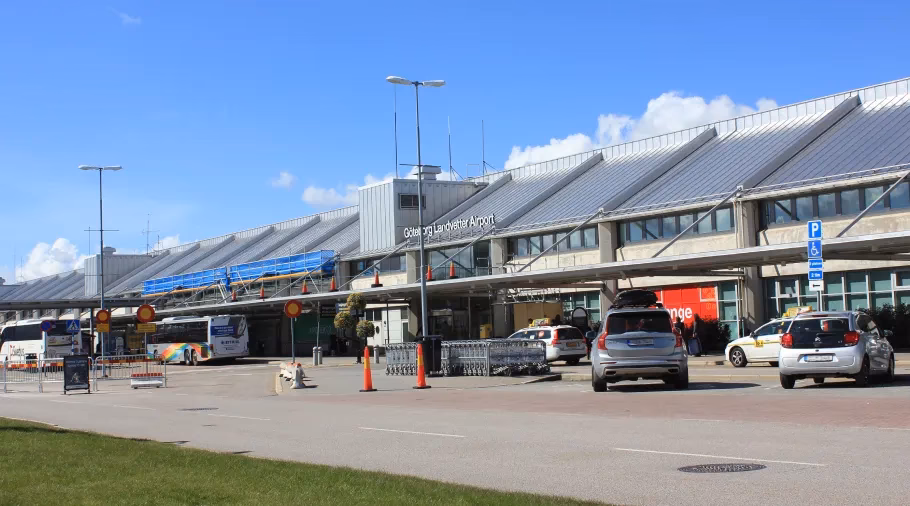 Can I book a taxi to Gothenburg City Airport?