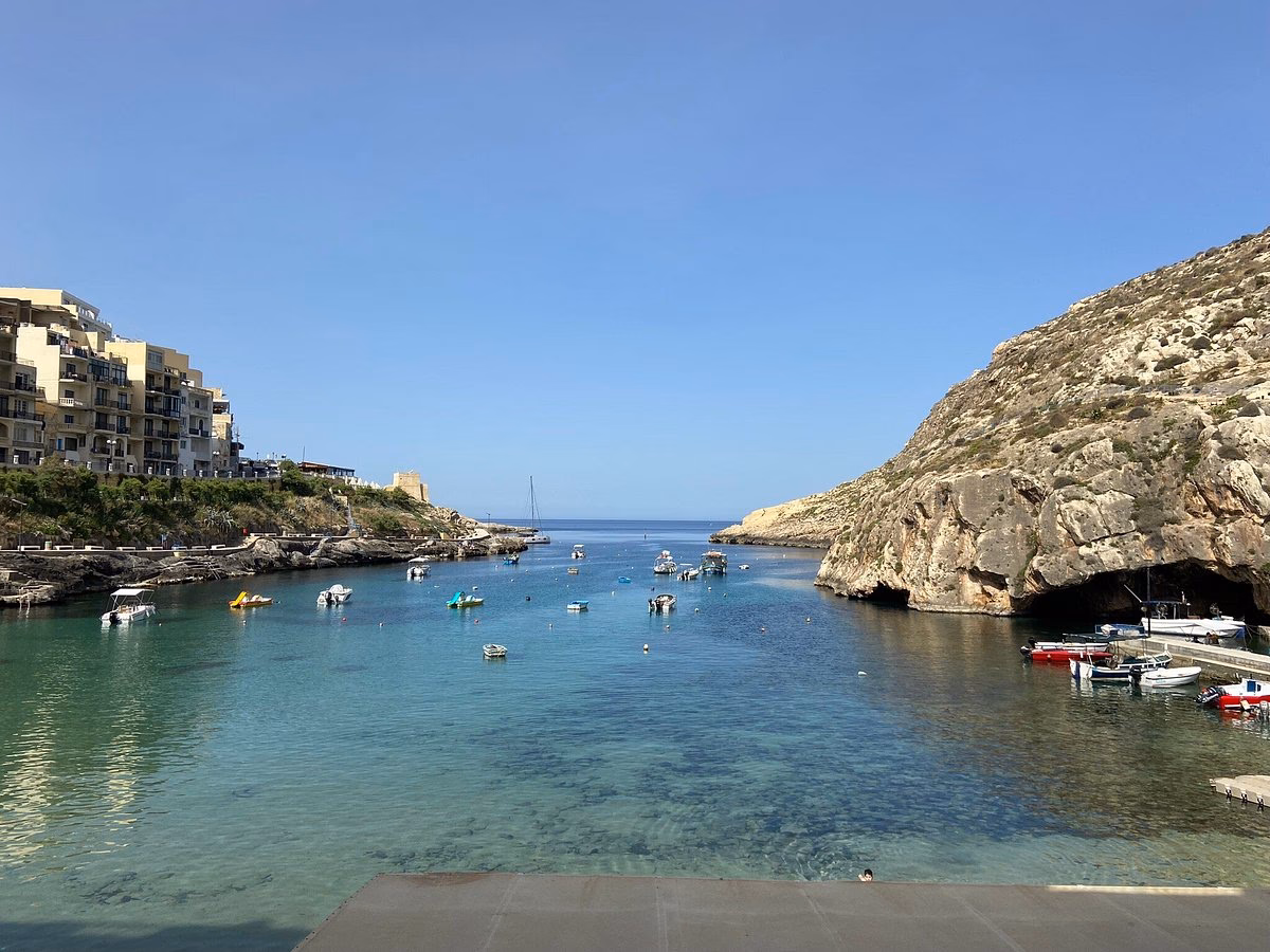 How do I get to Xlendi in Gozo?