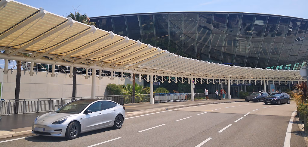 How to get from Nice airport to Port Grimaud?