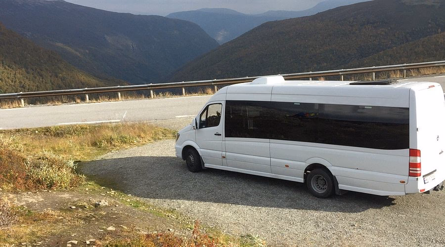 How to get from Gudvangen E16 to Voss stasjon?