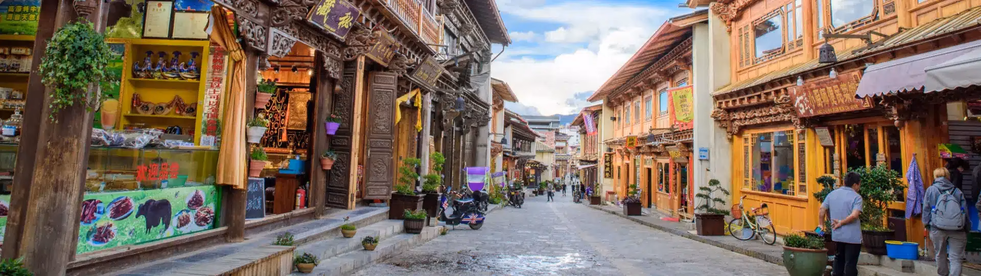 How far is Shangri-La from Daocheng airport (DCY)?