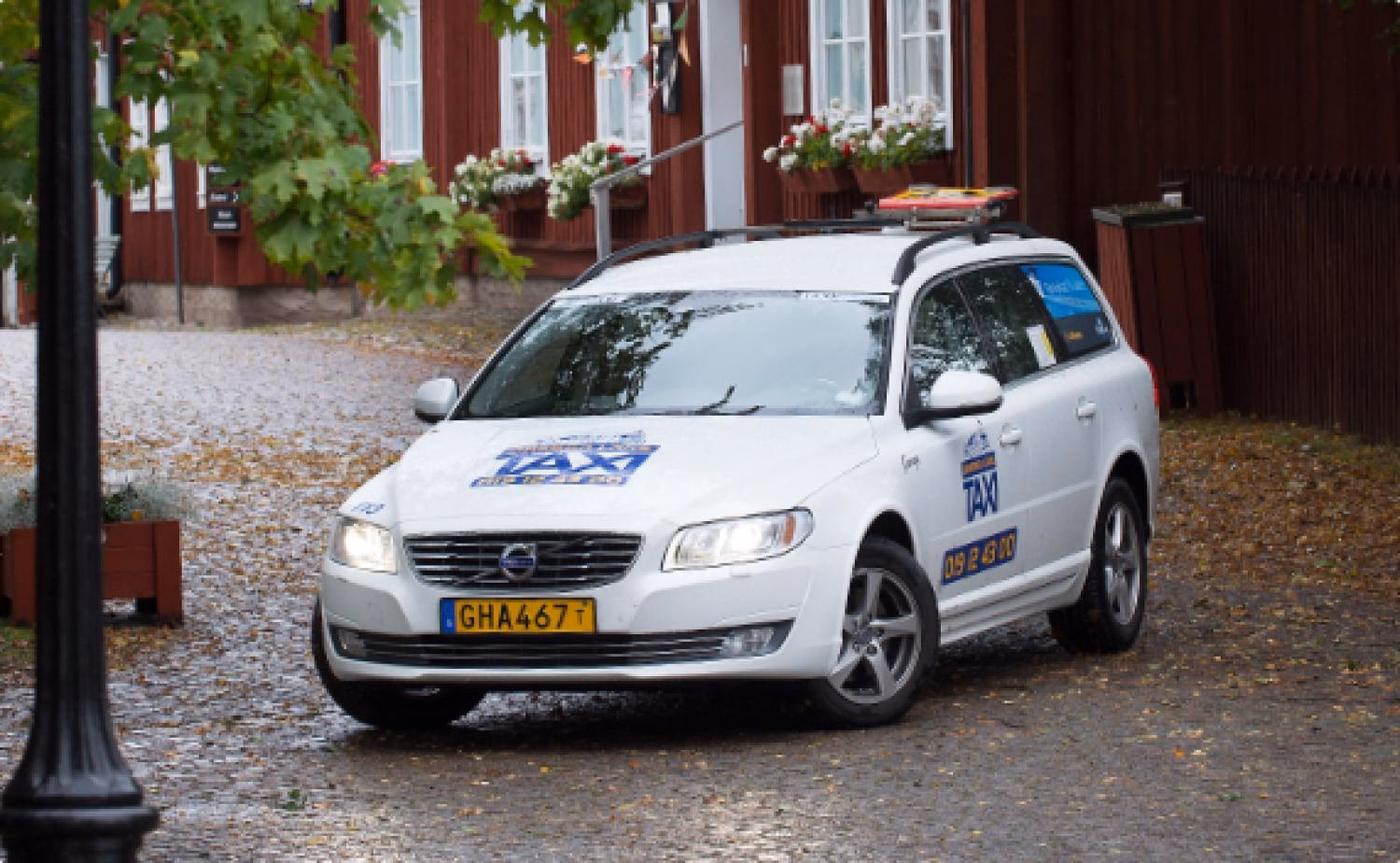 How to book a taxi in Hallsberg?