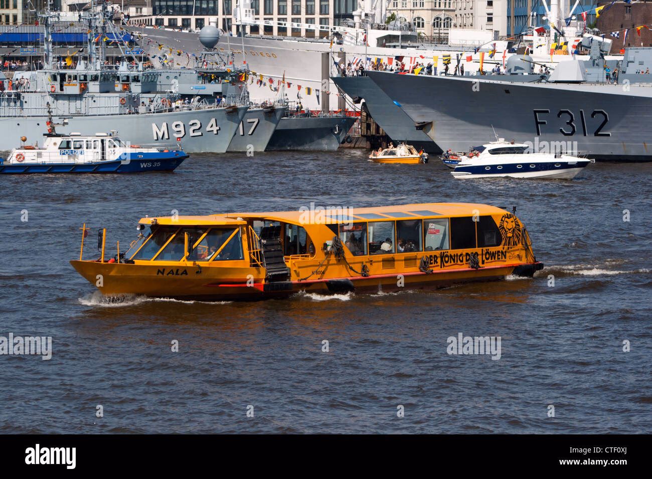 How to get around Hamburg?