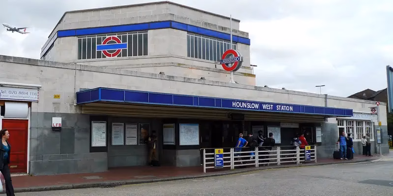 How much is a taxi from Barnes station to Hammersmith?