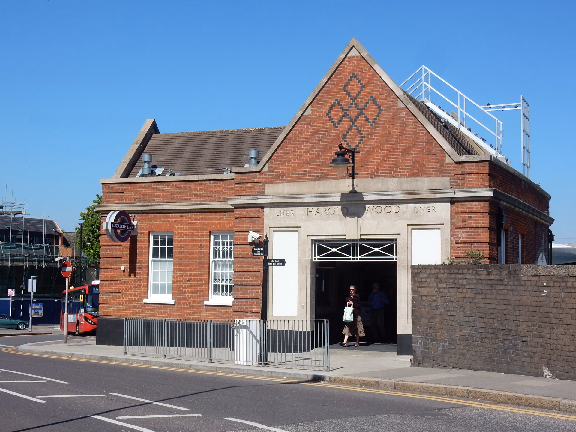 How does the taxi fare calculator Harold Wood work?