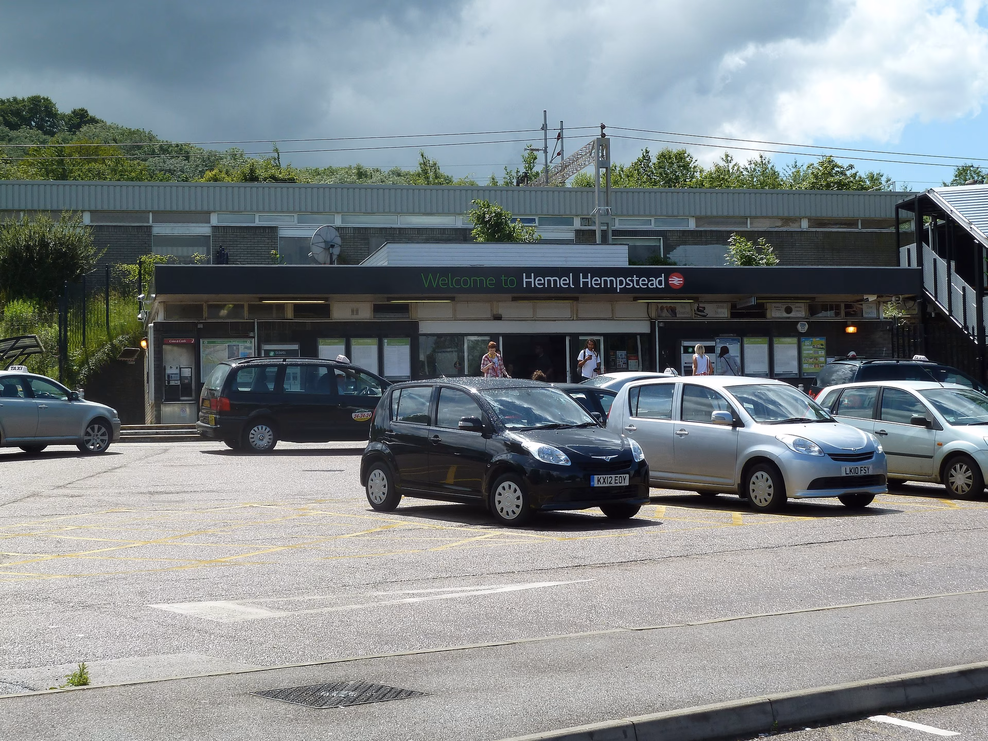 How do I get to Hemel Hempstead station?