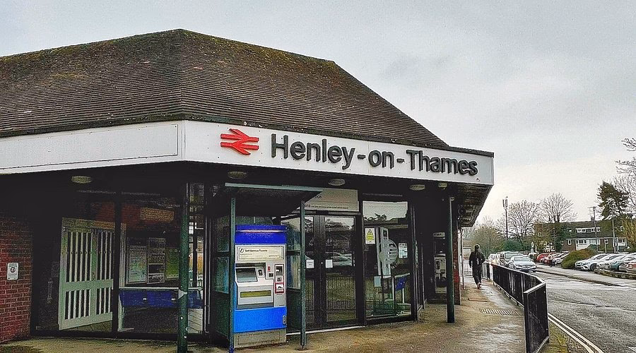 How do I get to/from Henley-on-Thames railway station?