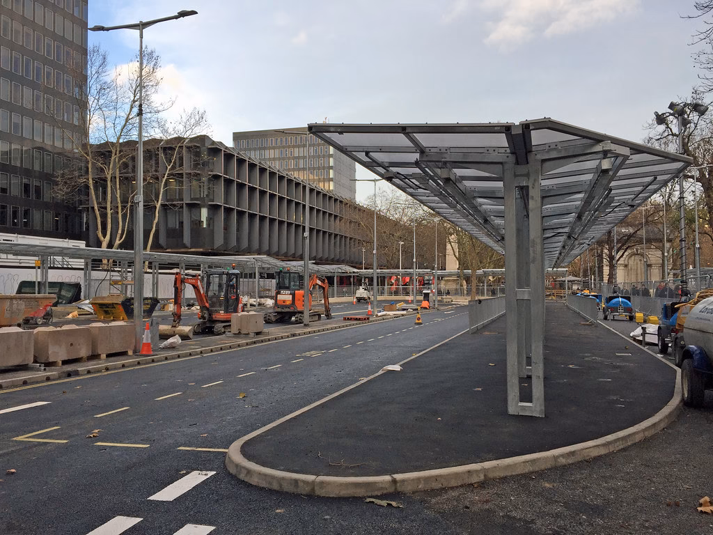 How much does a bus to Heuston taxi rank cost in Dublin?