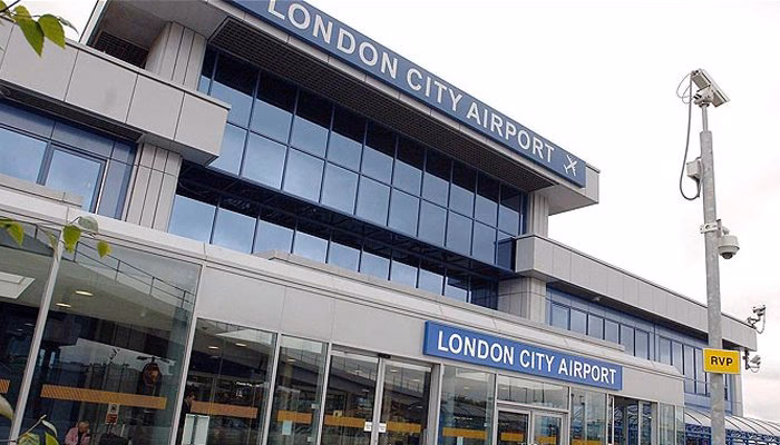 Who are Hitchin airport cabs?