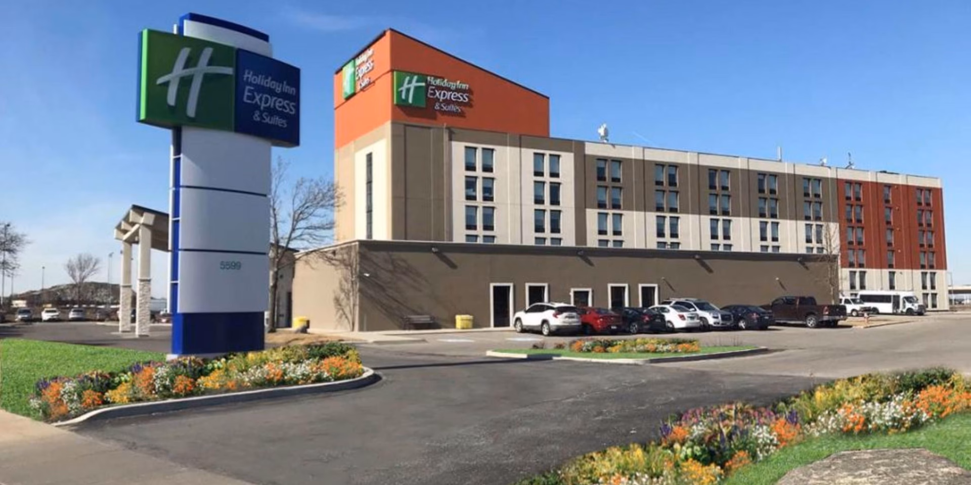 How do I get to Luton Airport from Holiday Inn Express?