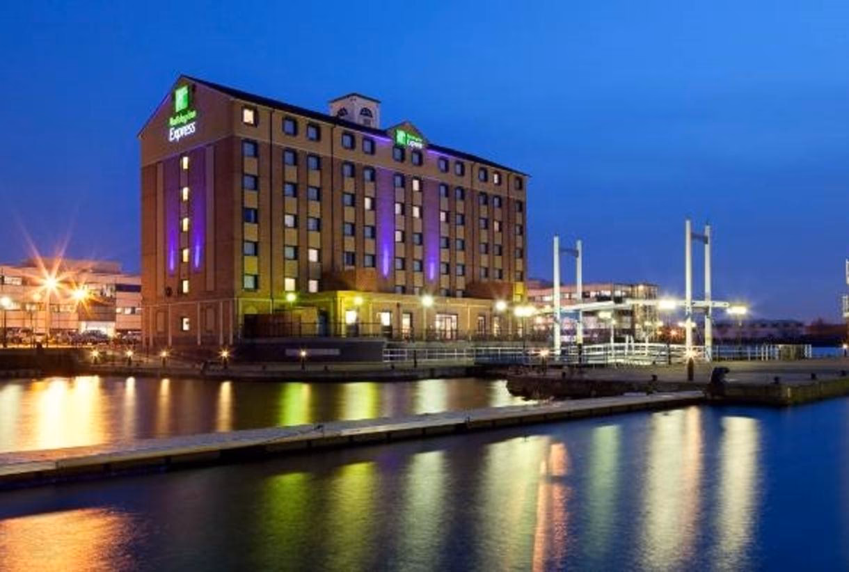 Does Holiday Inn Express - Stockport take special requests?