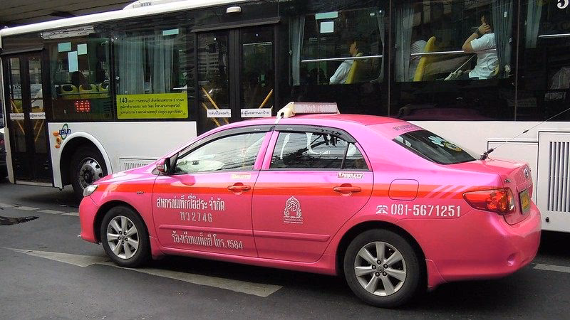 Why should I book my airport transfer with holidaytaxis?