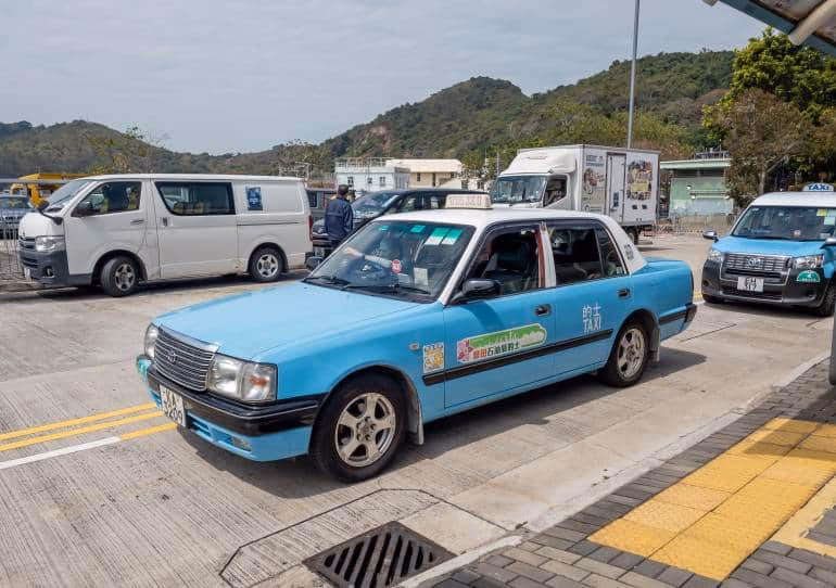 How do I stop a taxi in Hong Kong?