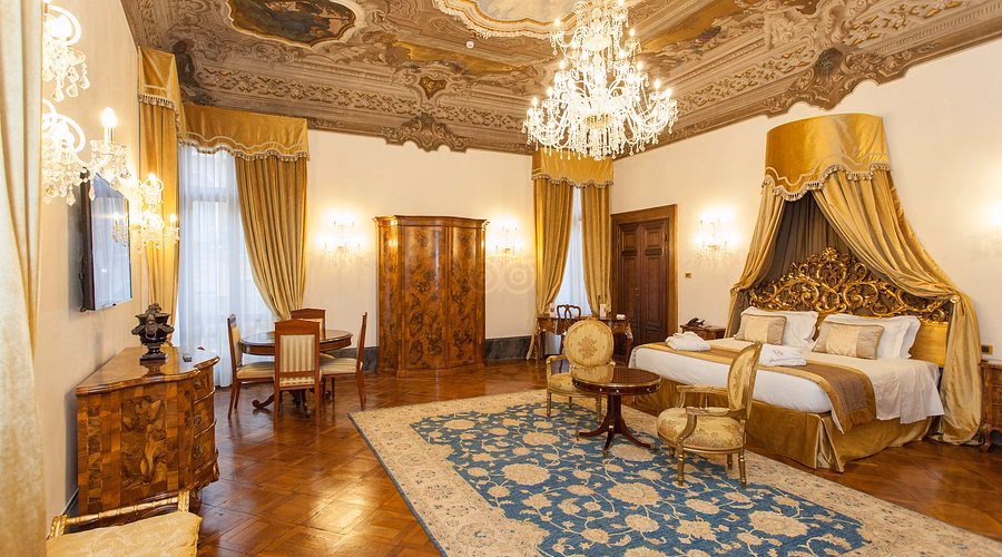 Where is Hotel Ai Cavalieri?