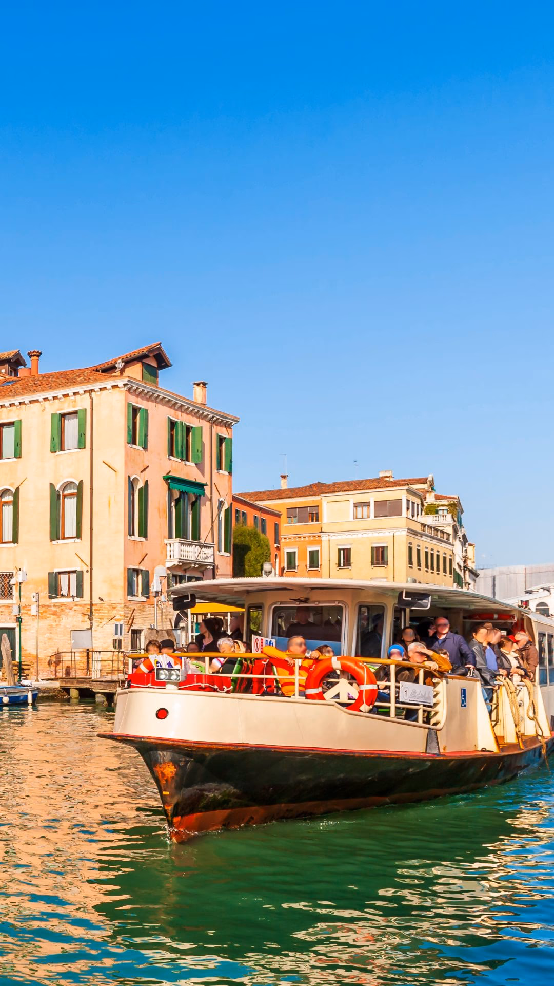 How does a private water taxi work?