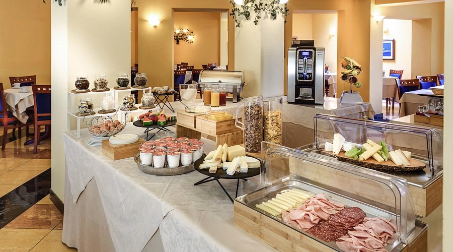 Can I Park my Car at Da Vinci hotel?