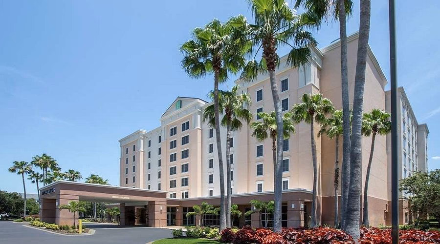 Which hotels offer a free airport shuttle?