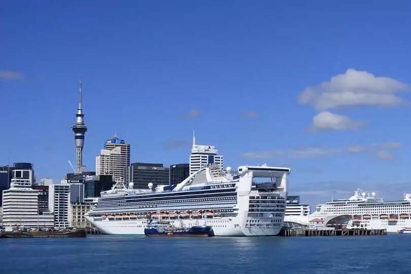 How much does a taxi cost in Auckland?