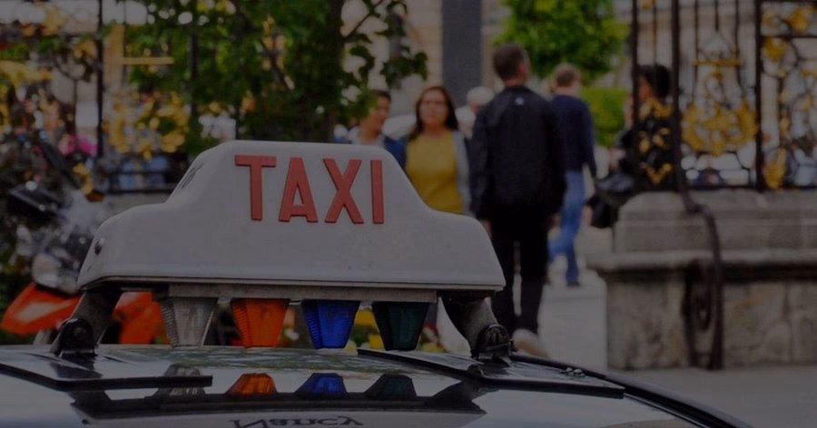 Can You hail a taxi in Paris?