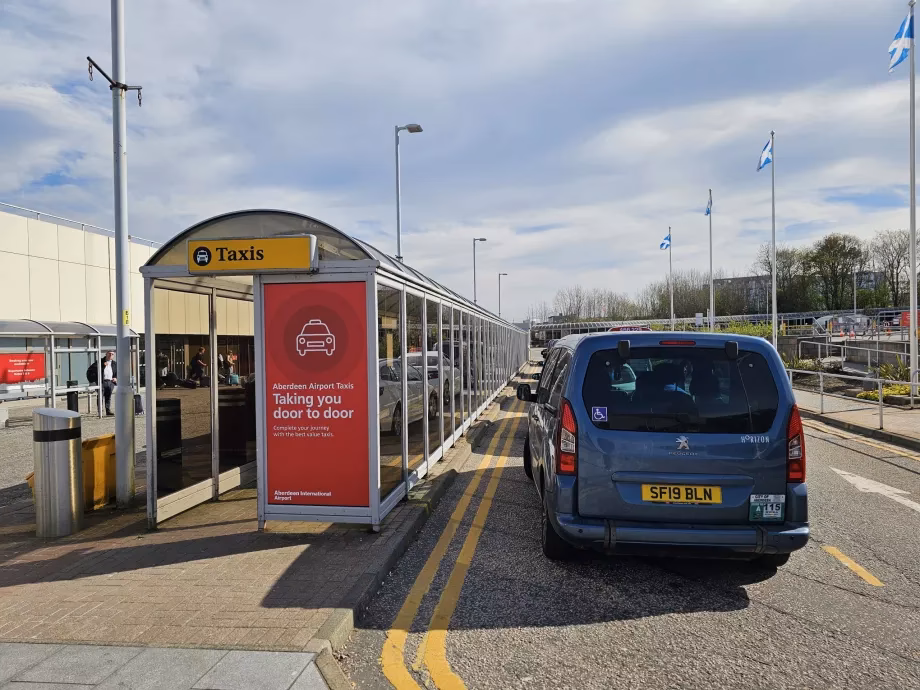 Is there a bus from Union Square to Aberdeen Airport?