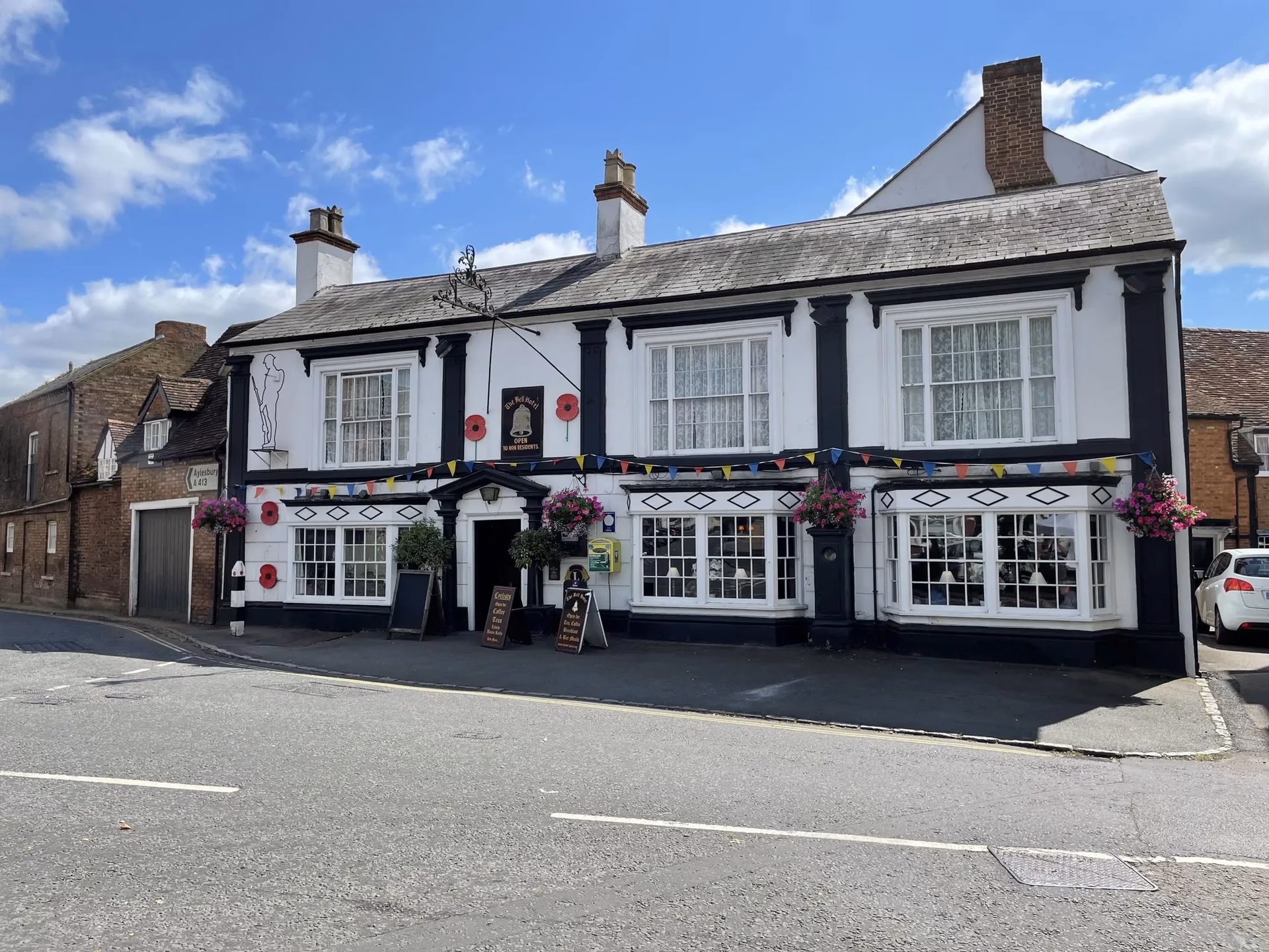 How do taxi prices work in Winchester?