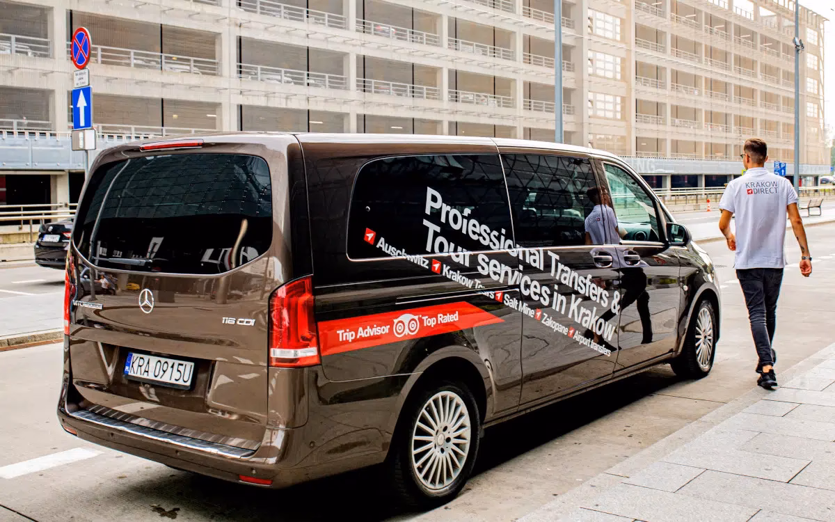 How does a taxi fare calculator work in Kraków?