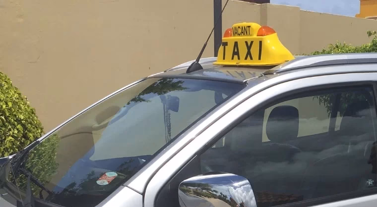 Do Aruba taxis have meters?