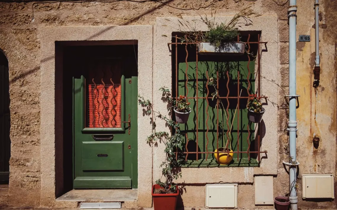 Where can I get a taxi to Sete Rios?