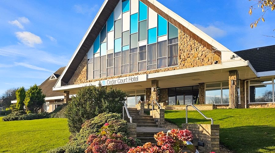 What to do in Ainley Top?