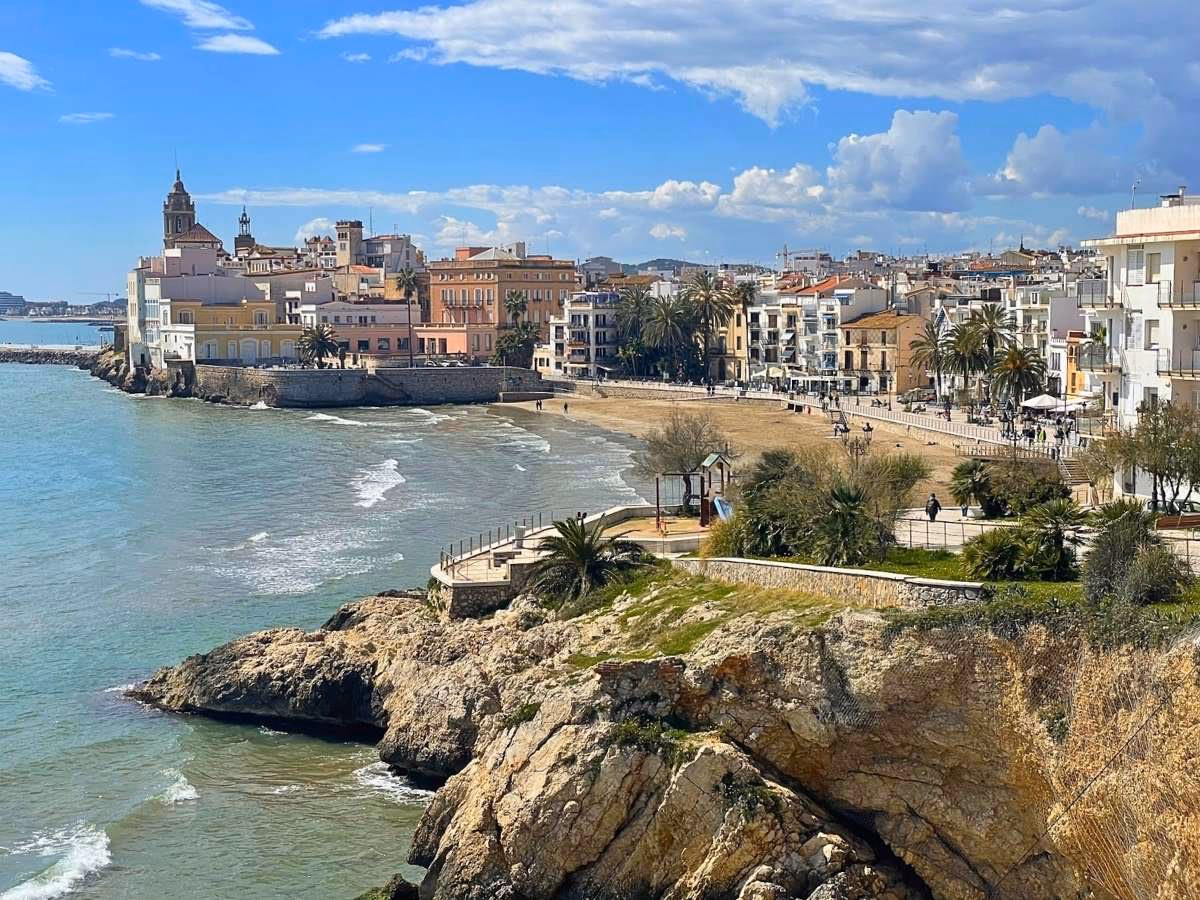 How long does it take to get from Barcelona to Sitges?