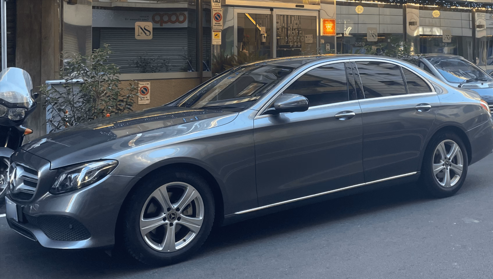 How do I get to Bari Airport by taxi?