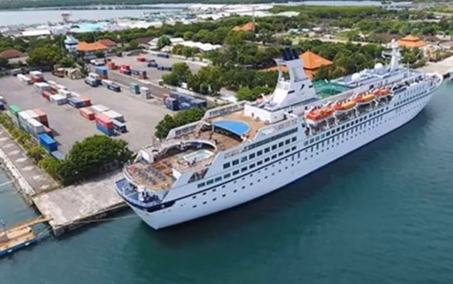 How far is Benoa harbour from Sanur Beach Port?