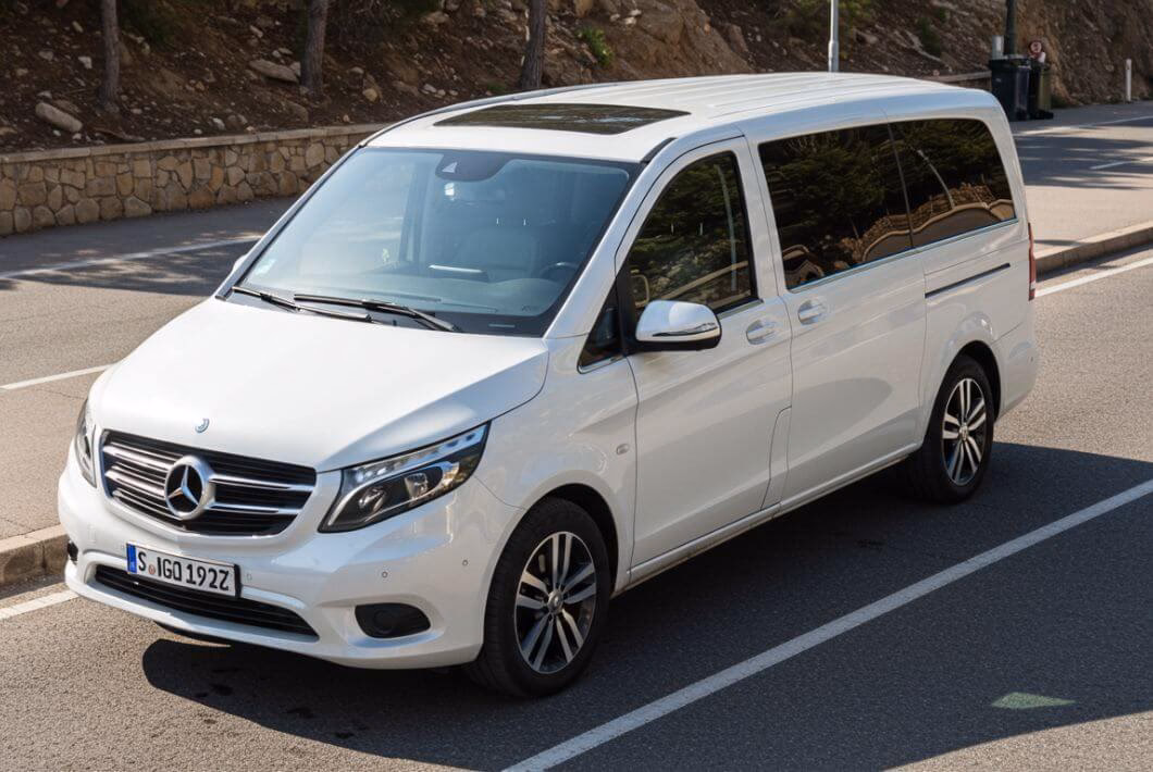 How long is the transfer from Cologne Bonn Airport to Phantasialand?