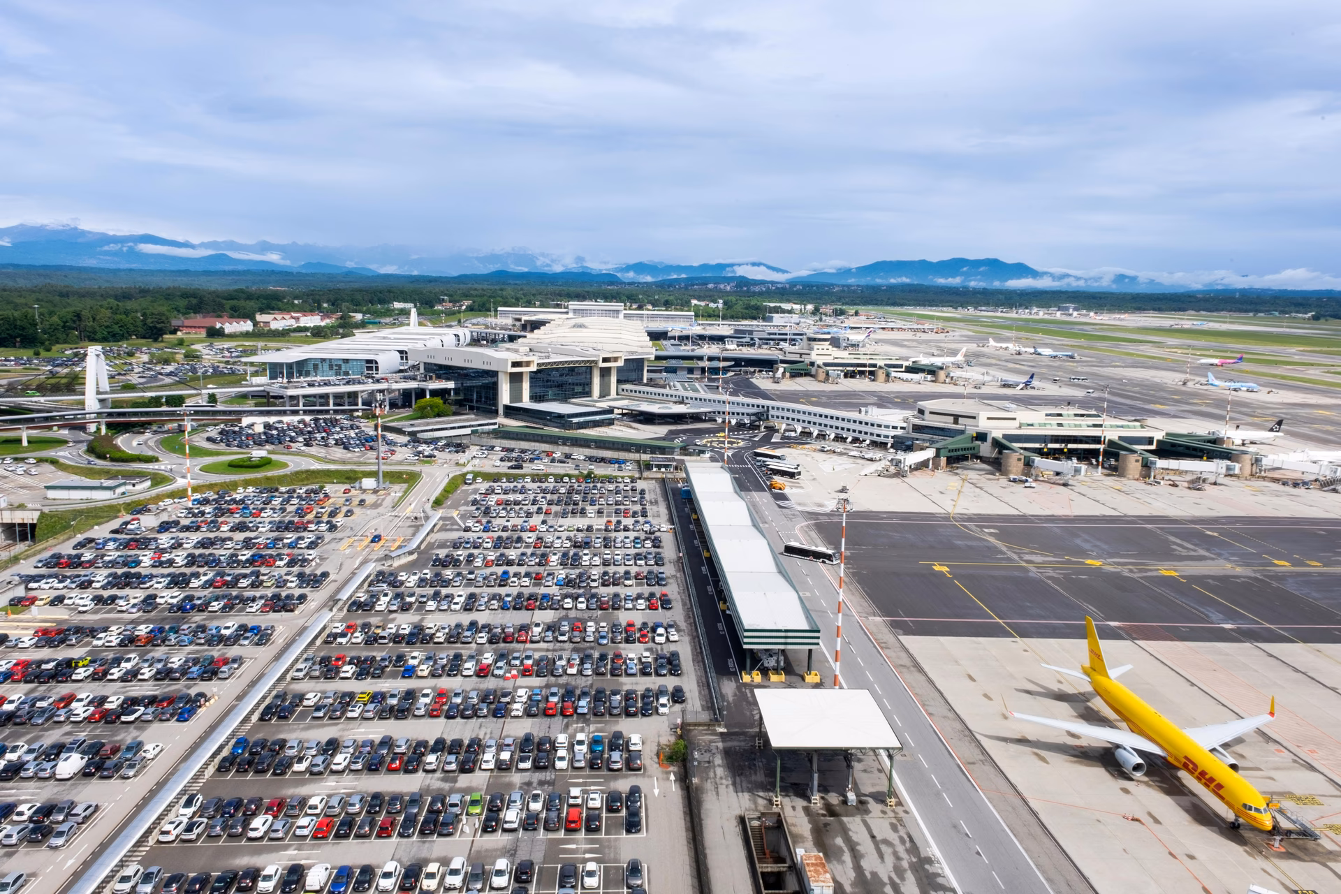 How much is a taxi from Malpensa to Milan?