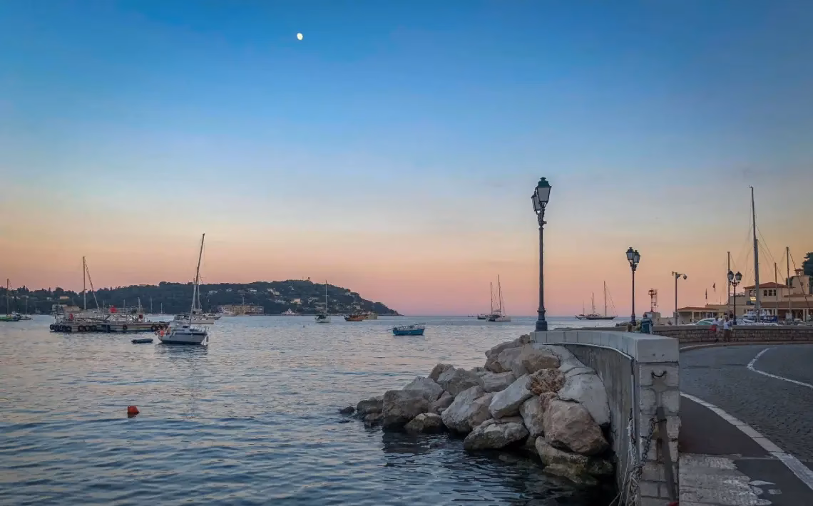 Can I get from Villefranche-sur-Mer to Nice without a flight?