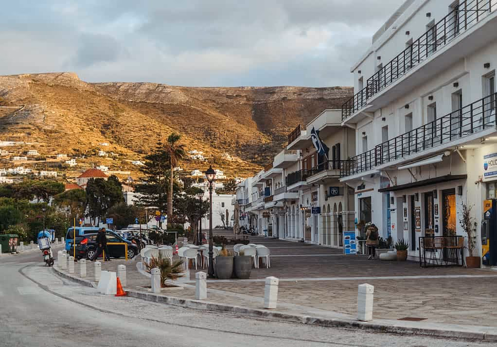 How to get from Parikia to Naoussa?