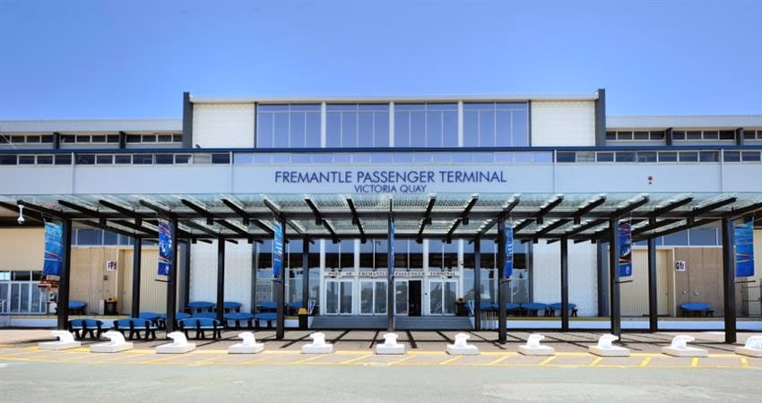 How much is a taxi from Perth Airport to Fremantle?