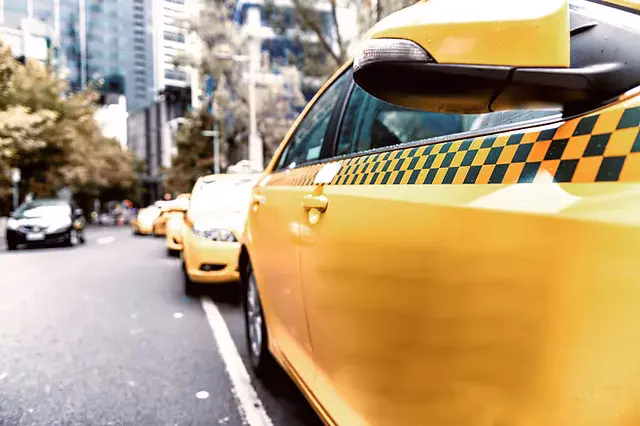 How much is a taxi from Pittsburgh Airport to downtown?