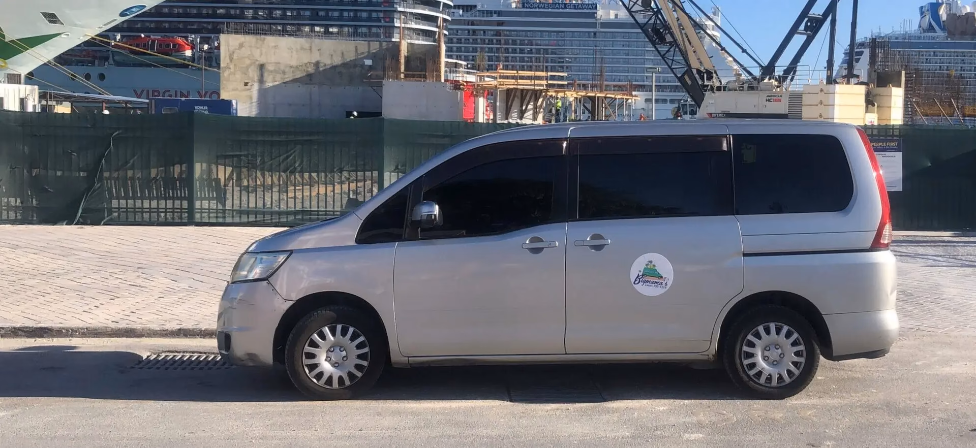 How much is a taxi from Nassau airport to Paradise Island?