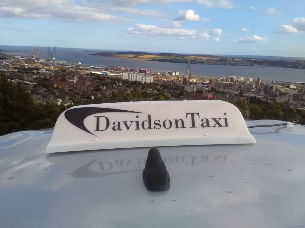 How much is a bus ticket from Edinburgh Airport to Dundee?