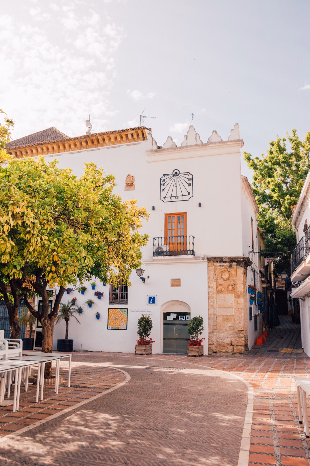 How much is a bus ticket from Málaga to Benalmádena?