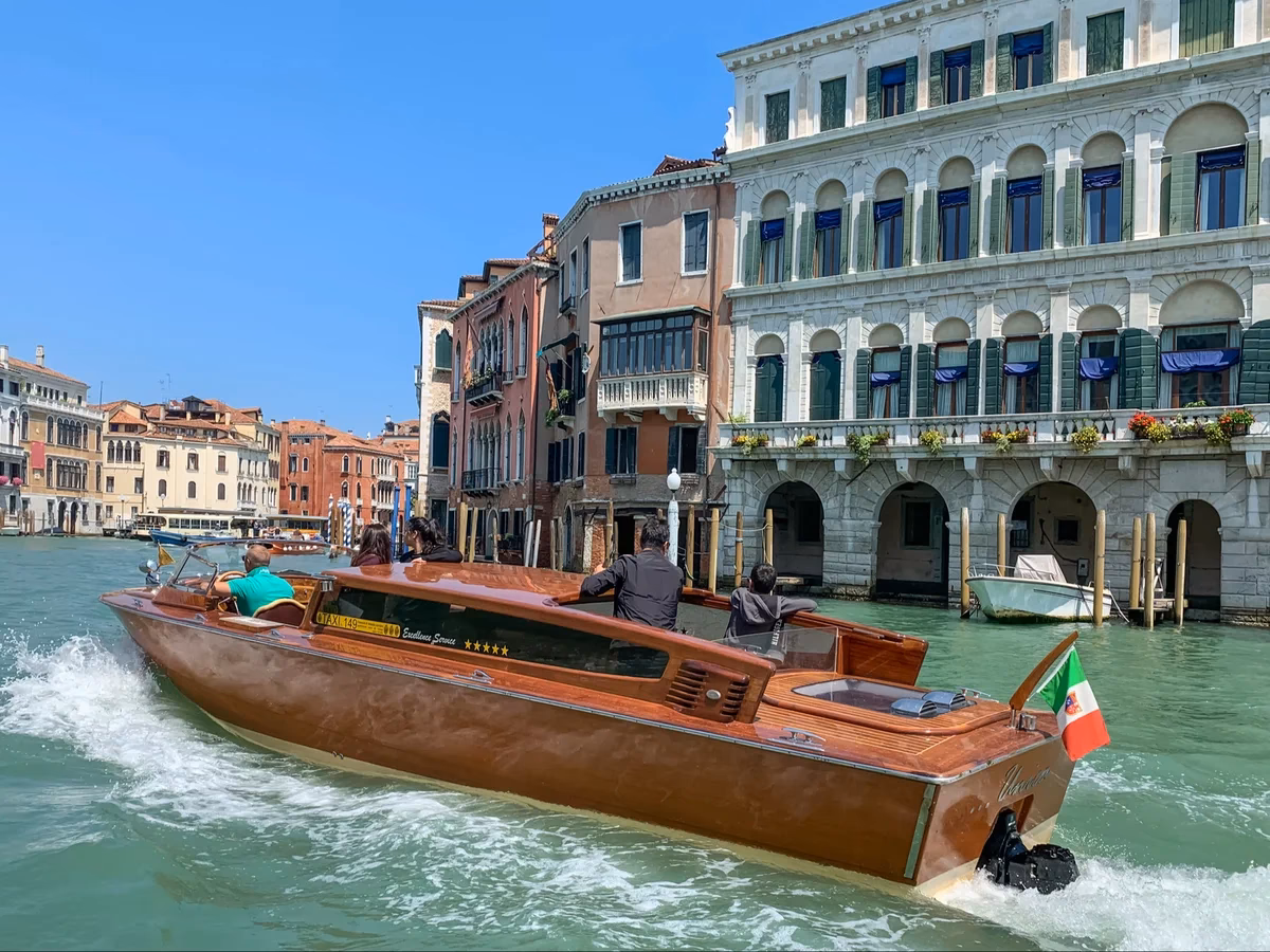 Why should you choose a water taxi service from Venice Marco Polo Airport?