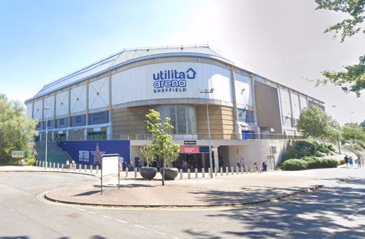 Is there a direct bus from Castle Street to Sheffield Arena?