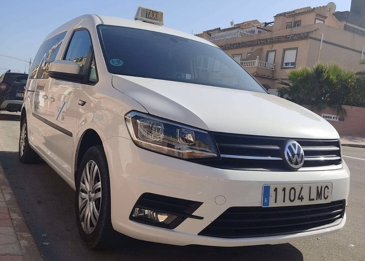 What companies run services between Alicante - Elche Airport (ALC) and Santa Pola?