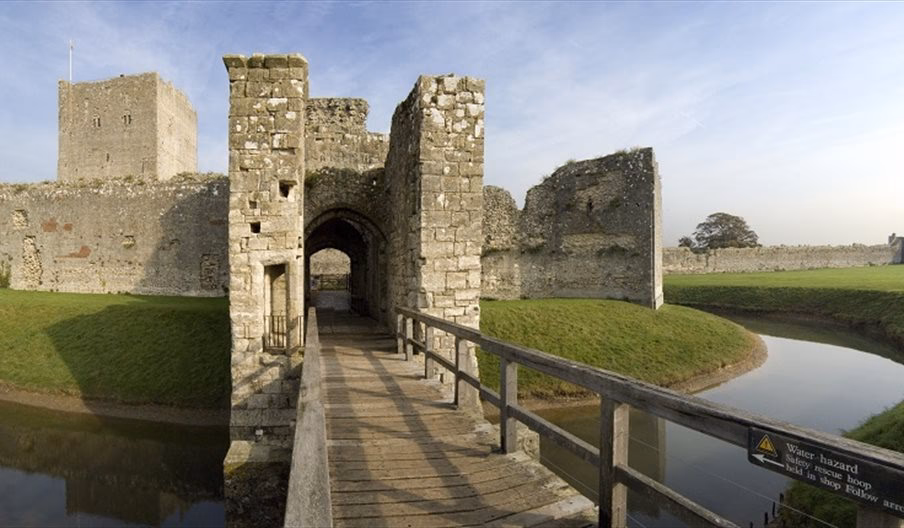 How do I get to Portchester Castle from Portsmouth & Southsea?