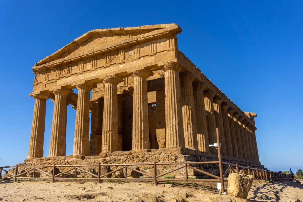 How much does a taxi cost in Agrigento?