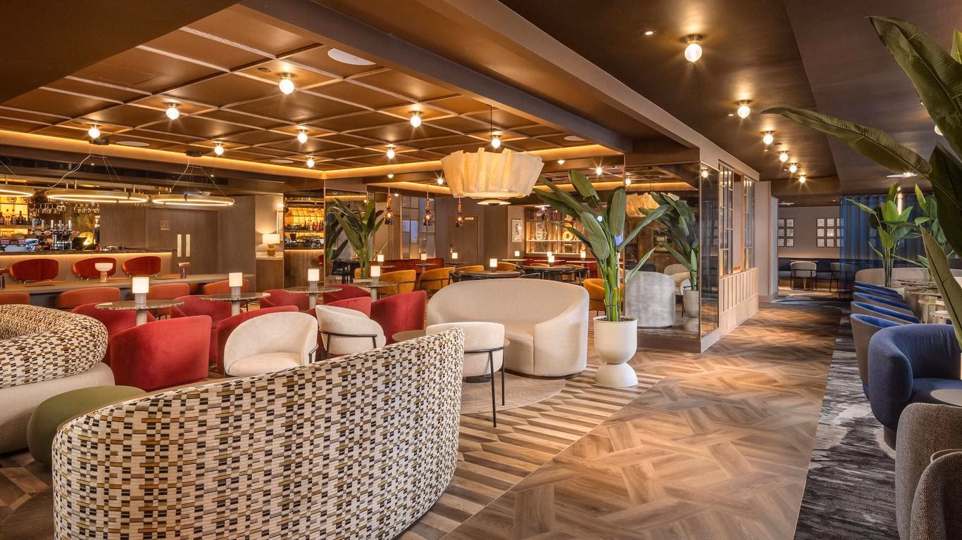 Why should you stay at Ibis London Earls Court?