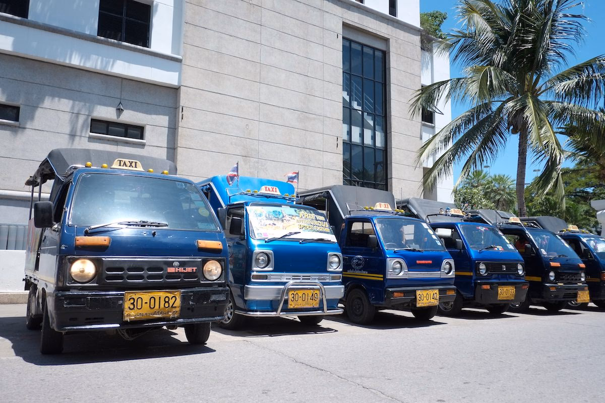 Is Grab taxi available in Hua Hin?