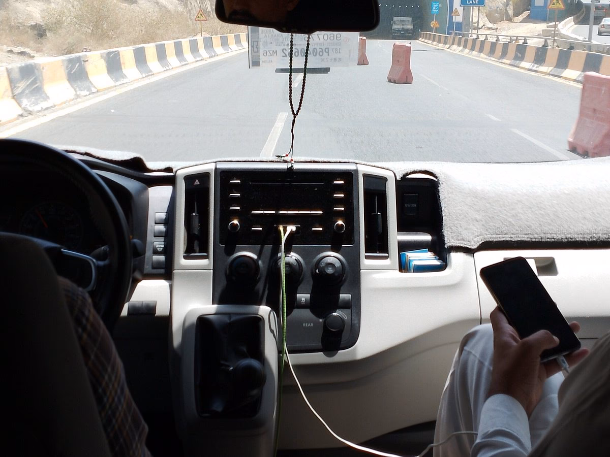 Why should you choose Hujjaj Umrah taxi?